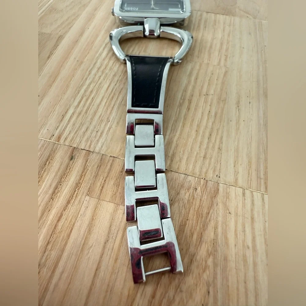 Rare Fossil ladies rectangular black dial stainless steel watch NEW BATTERY